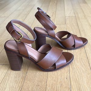 Wooden brown sandals